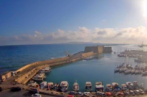 港と要塞の眺め。 ウェブカメラ イラクリオン