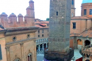 アシネッリの塔とガリセンダの塔。 ボローニャのウェブカメラ