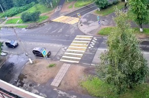 ロジノバとコラベルナヤの交差点。 セヴェロドビンスクのウェブカメラ