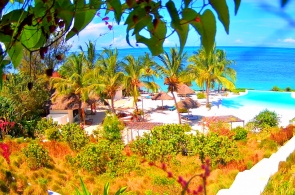 ザンブルー ビーチ ホテルのプールの眺め。 ザンジバルのウェブカメラ