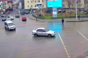ウクライナストリートとB.クメルニツキーアベニューの英雄の交差点。 メリトポリウェブカメラ。