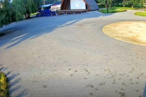 公園内の噴水。 ウェブカメラ コトフスク
