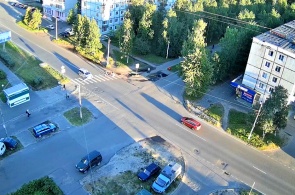 Butoma Avenue - Mira Street の交差点。 ウェブカメラ セヴェロドヴィンスク