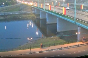 コトロスル川に架かる橋。 ウェブカメラヤロスラブリ