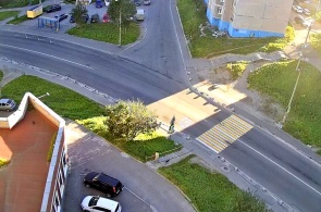 音楽学校№5の横断歩道。 ムルマンスクのウェブカメラ