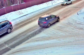 モロデジナヤとロヴェスニコフの交差点。ウスチ・イリムスクのウェブカメラ