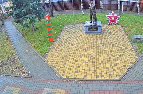 あらゆる世代の国境警備隊の記念碑。 チホレツクのウェブカメラ