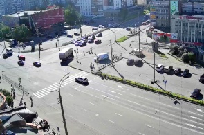 K. マルクス通りとポリアルニエ ゾリ通りの交差点。 ムルマンスクのウェブカメラ