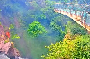 小烏来瀑布のガラス橋（概要）。 ウェブカメラ桃園